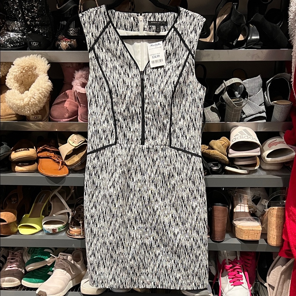 Banana Republic Black and White Dress with front zipper detail